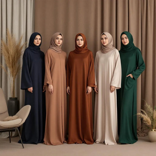Abayas modernes élégantes noir et beige de la collection Ijaba en soie de Médine et crêpe premium.
