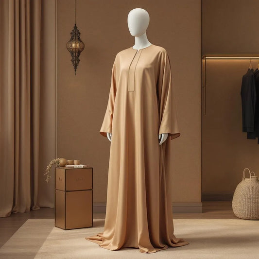 Abaya Dubai noir élégant de la collection Ijaba voyage en soie de Médine.